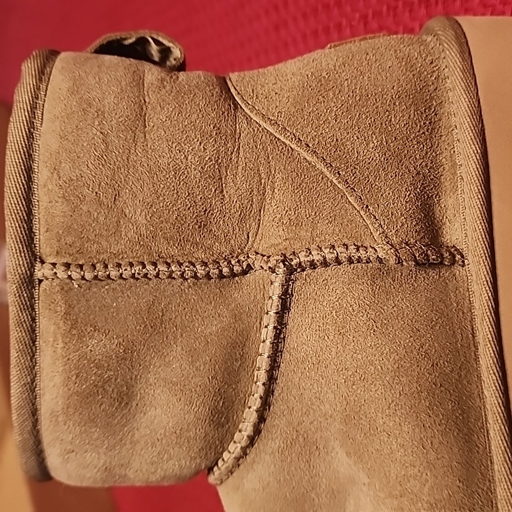 UGG - Picture 5 of 9